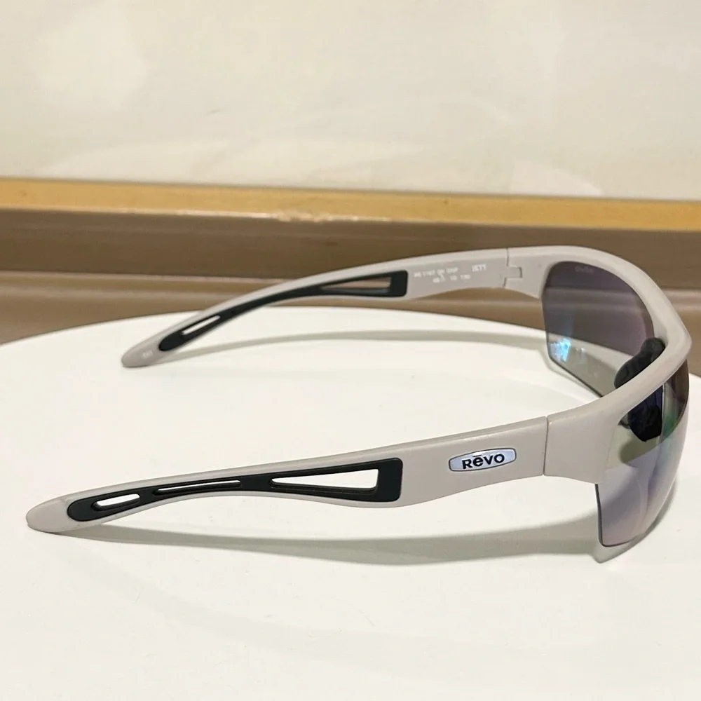 🕶️ REVO 🕶️ Jett Smoky Grey Green Water Lens Polarized Sunglasses